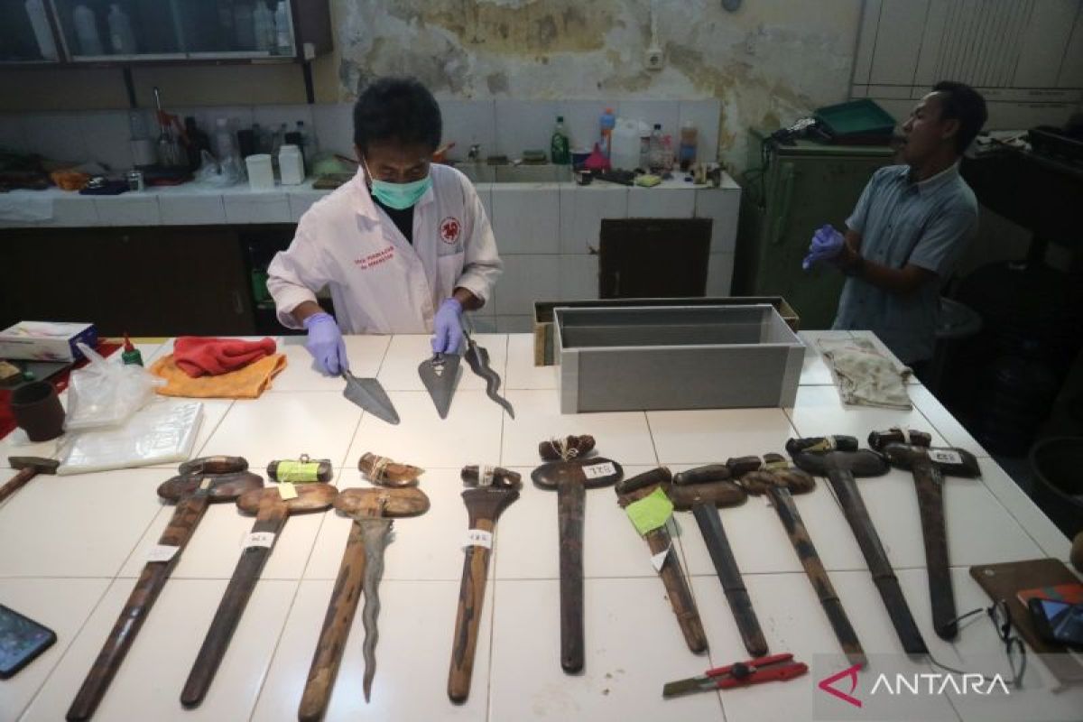 NTB Museum conserves dozens of weapon artefacts from corrosion threat
