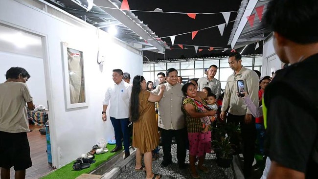 Prabowo Visits New Homes of Senen Relocation Residents in Jakarta