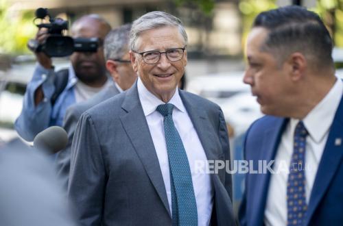 Bill Gates Reveals Why the AI Industry Remains Silent on Technological Dangers