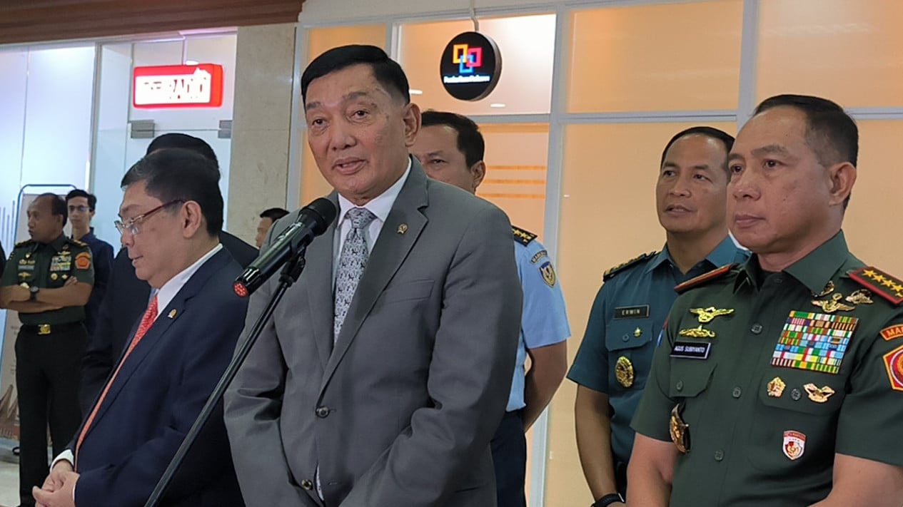 Defence Minister Urges Business Owners with Helicopters and Military Equipment to Assist Government in Forest Fire Management