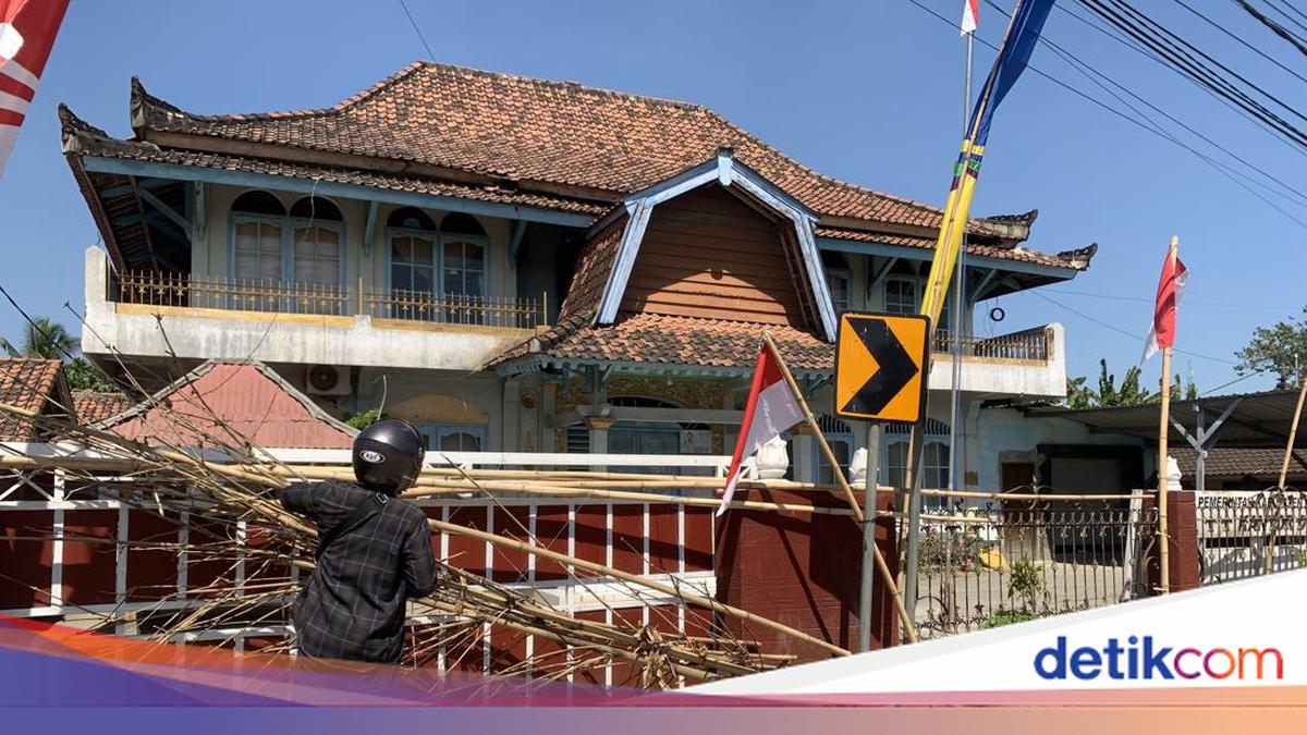 Public Services Paralysed as Kebon Ayu Village Office Remains Sealed by Residents