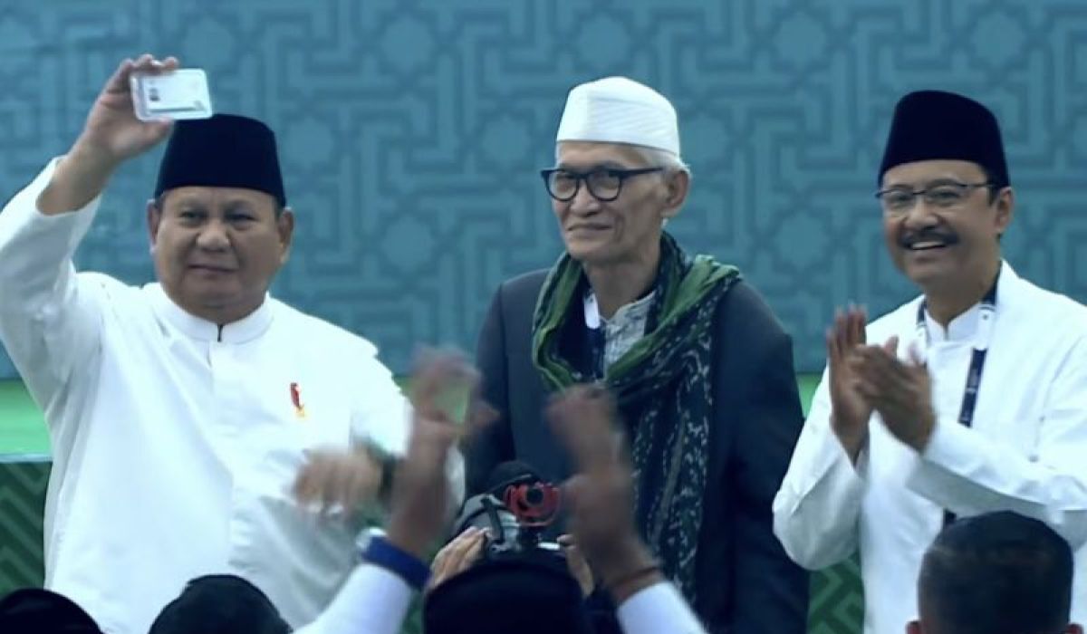Closing of the 35th NU Congress: President Prabowo Officially Receives Nahdlatul Ulama Membership Card