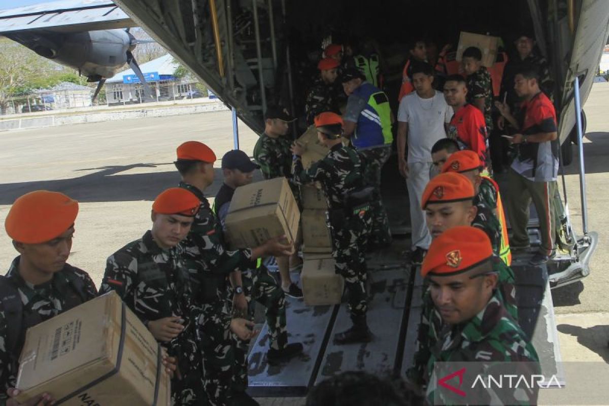 Air Force distributes 729 tons of disaster aid for NTT quake victims