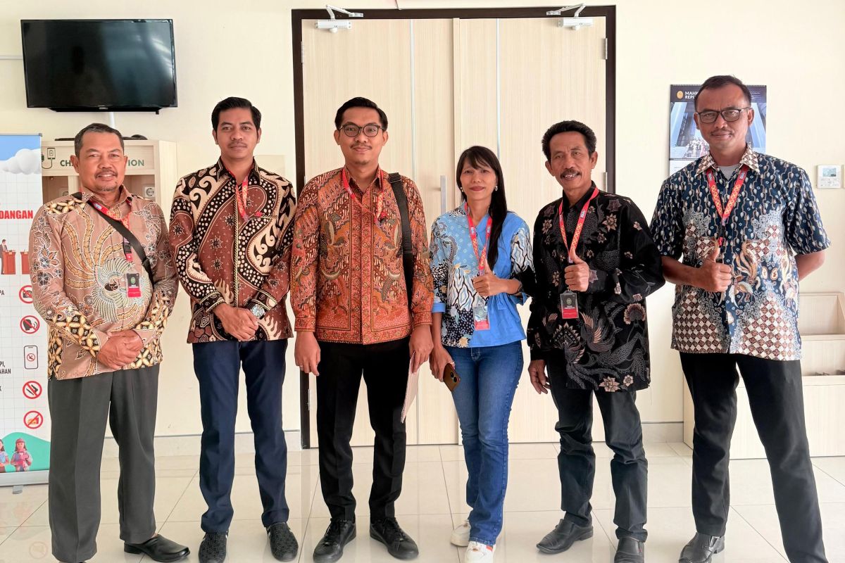 Banggai Regent twice absent from execution hearing for six village heads