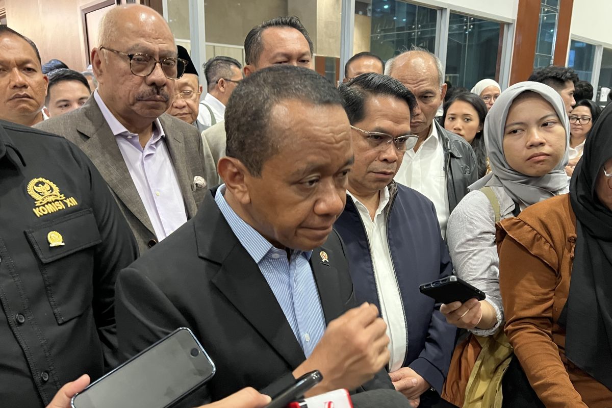 Bahlil says Pertalite restrictions for deciles 9-10 await data validity
