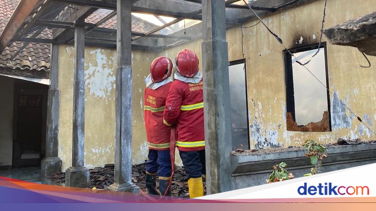 House in Klungkung Destroyed by Fire, Allegedly Caused by Smoking by Person with Mental Disorder
