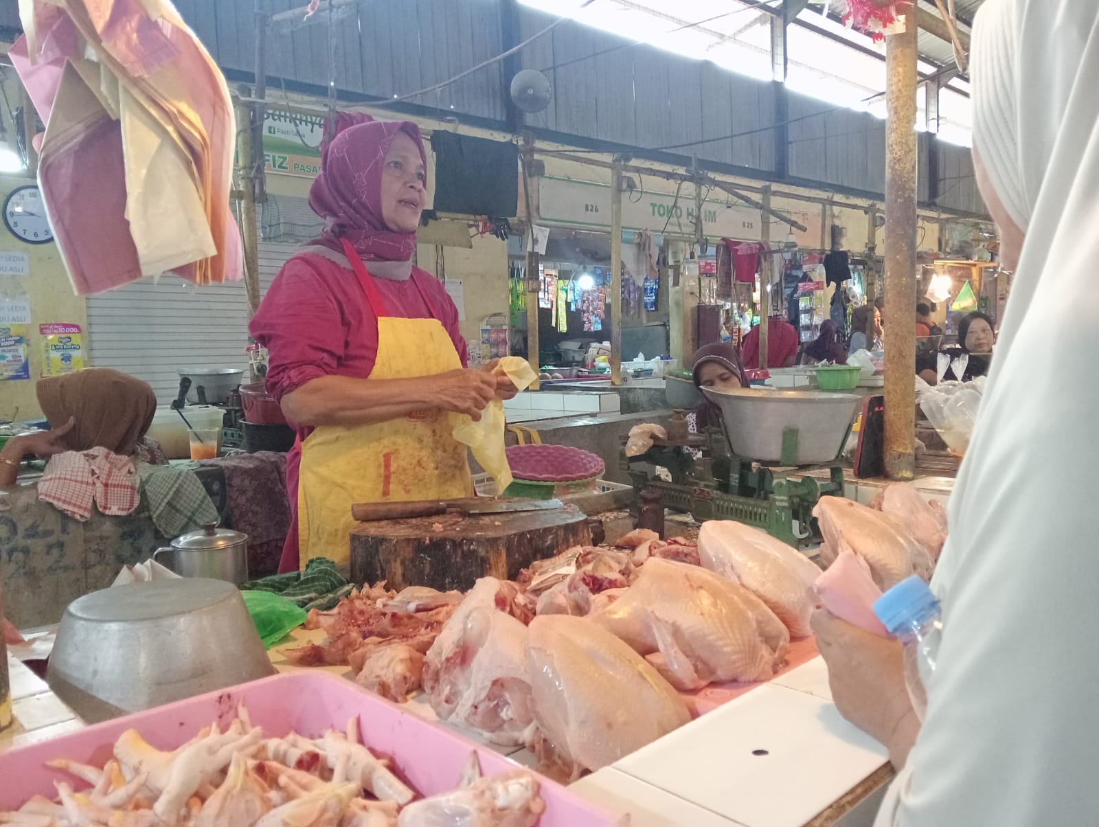 Food Businesses Complain About Rising Egg and Chicken Prices
