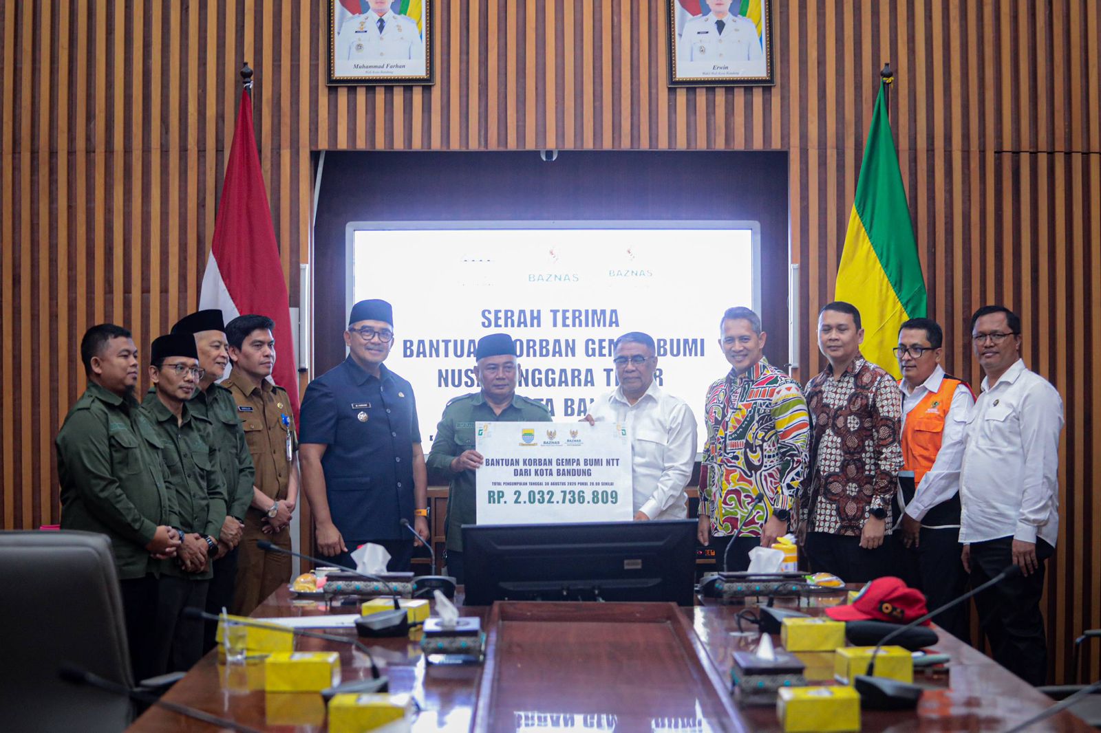 Bandung City Government Hands Over Rp2.03 Billion in Aid for NTT Earthquake Victims