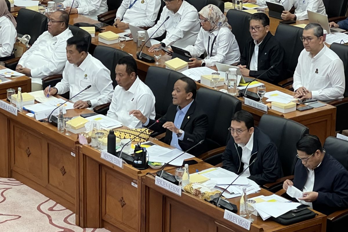 Bahlil: Teluk Bintuni oil and gas facilities successfully protected from forest fires
