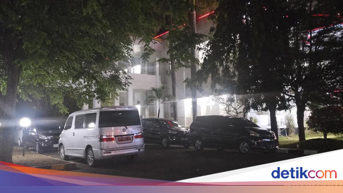 KPK Team Visits Bima City Government Office at Night, What's Going On?