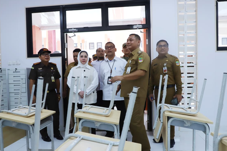 Acting Regent Opens Integrated People's School 1 in Bekasi