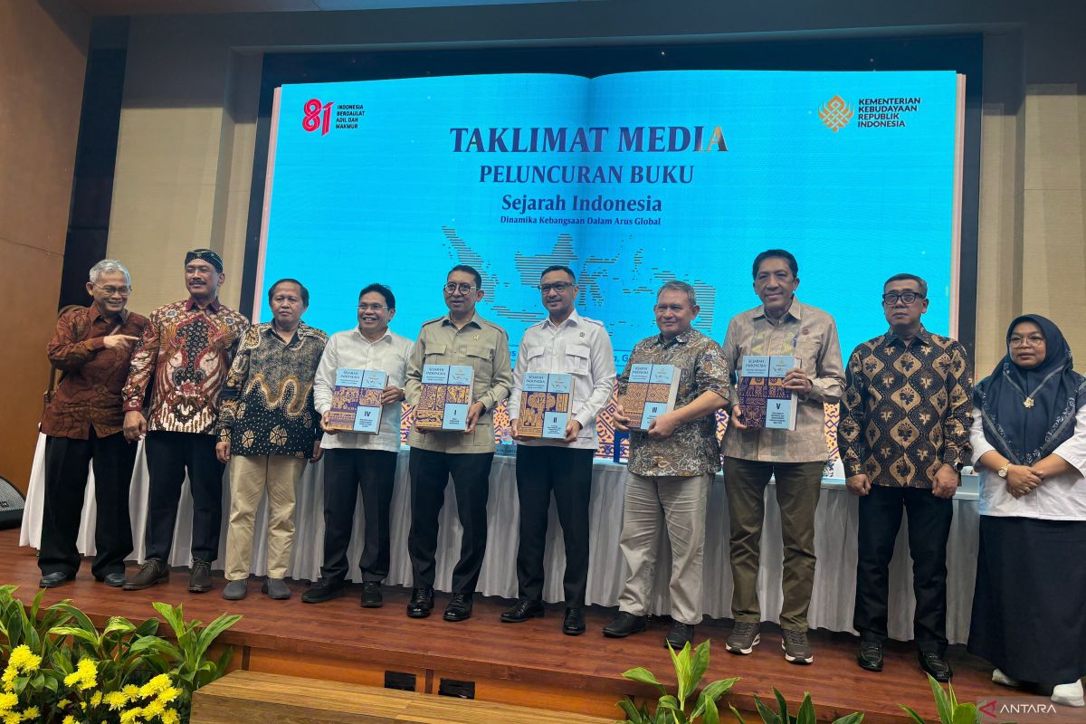 Indonesia launches five volumes of new national history book series