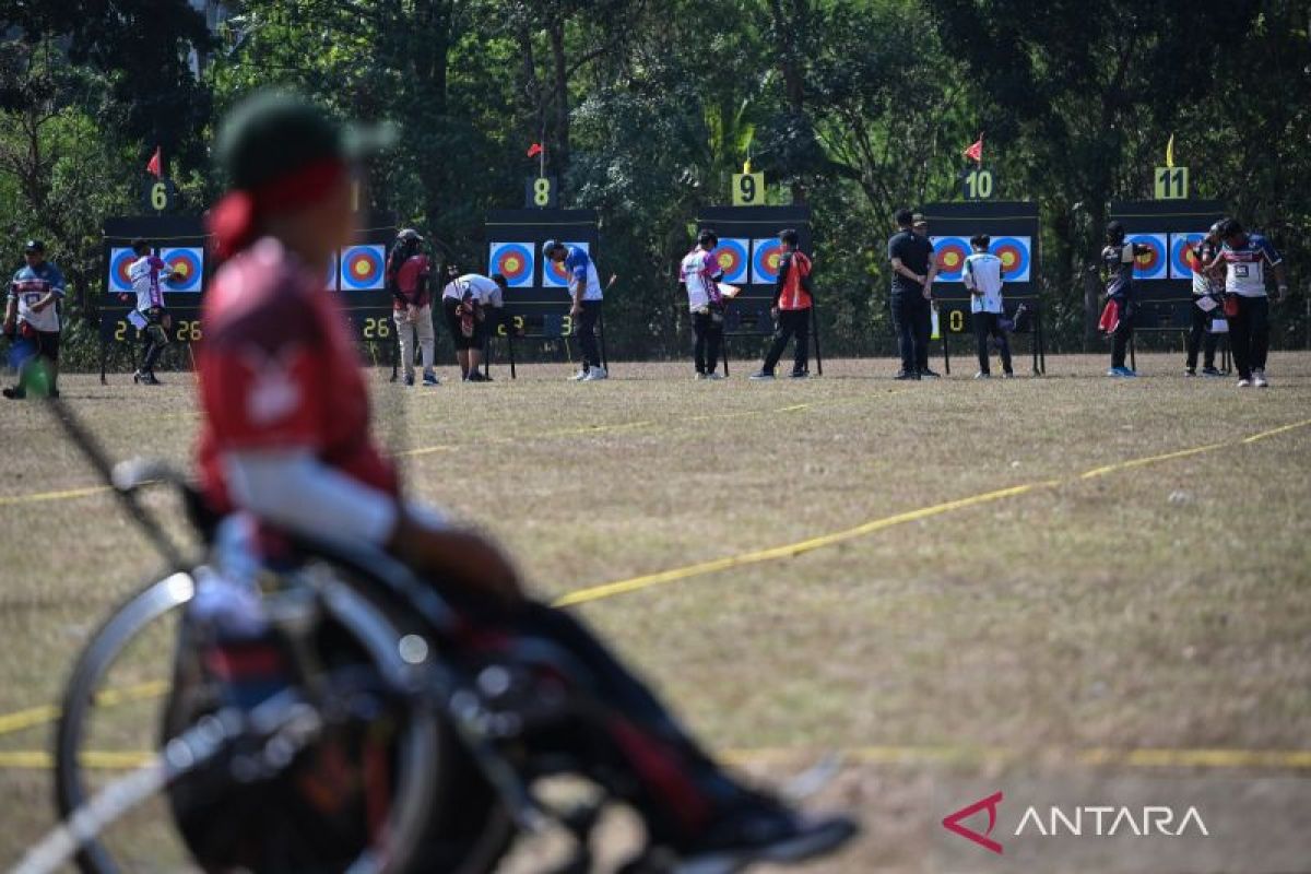 Ivan Gunawan designs Indonesian contingent's parade uniform for Asian Para Games