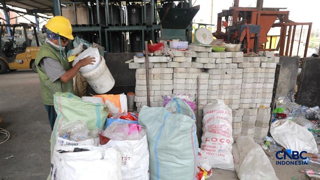 Bad News for Early September: Indonesia's Manufacturing PMI Contracts, Layoffs Rise