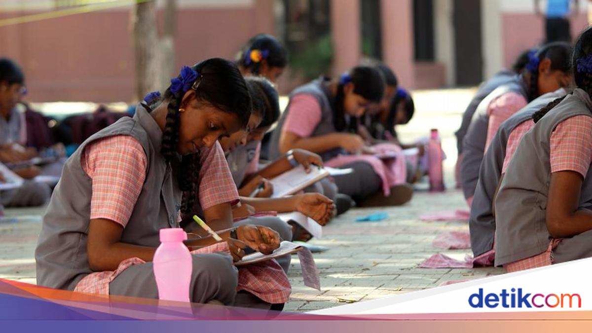 Cockroach Party Inspects Schools, Indian Government Restricts Access