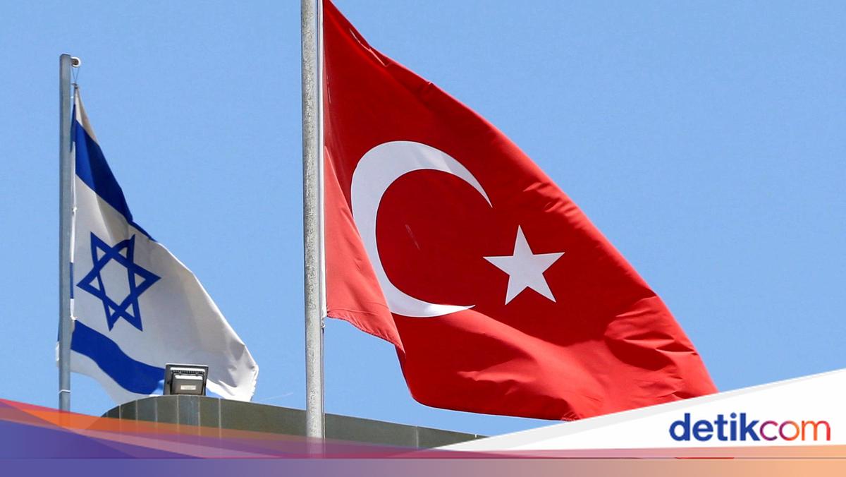 Tensions Rise as Turkish Warships Drive Away Israeli Military Vessels in the Mediterranean