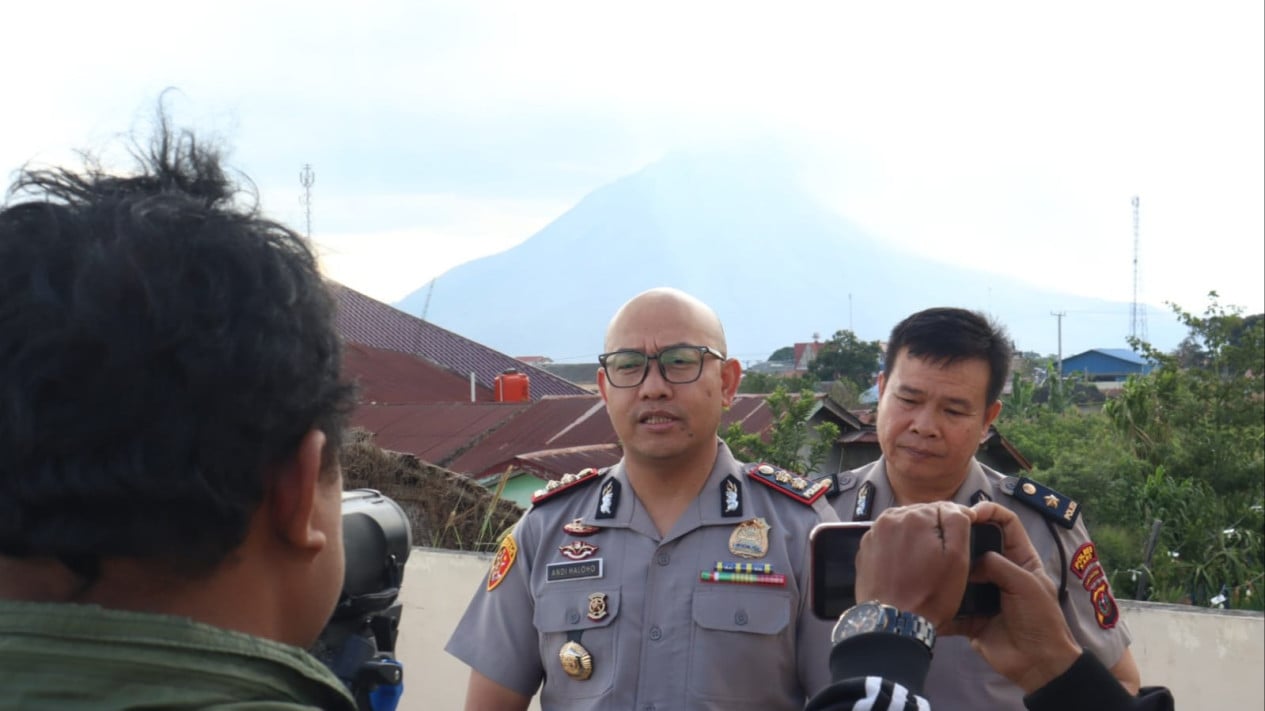 North Sumatra Regional Police Deploy 160 Personnel to Assist with Mount Sinabung Eruption Impacts in Karo; Security Patrols Prepared