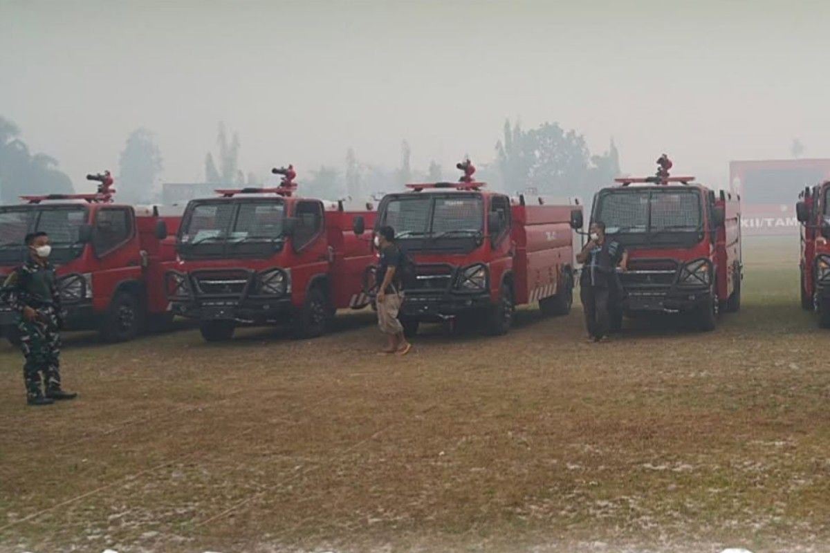 President assists Kodam with fire engines and excavators to tackle forest fires