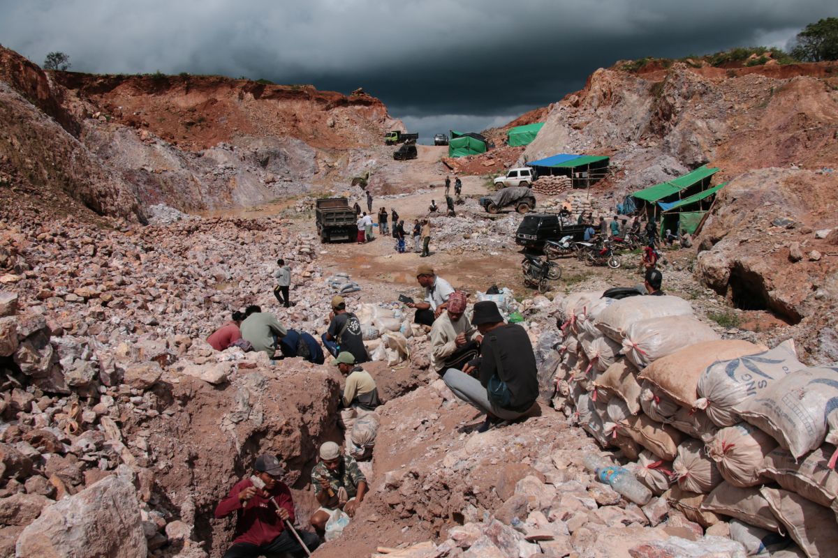 Academics highlight delay in Sekotong illegal mining case proceedings