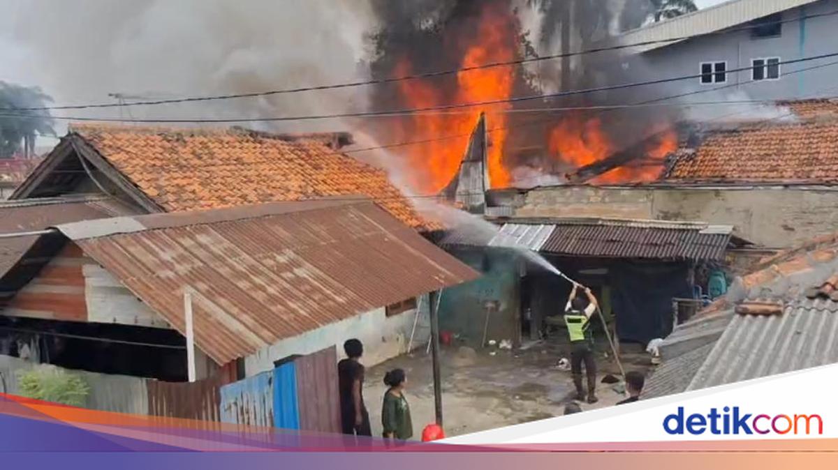 Six Houses Set Ablaze in Cileungsi, Bogor; One Person Faints