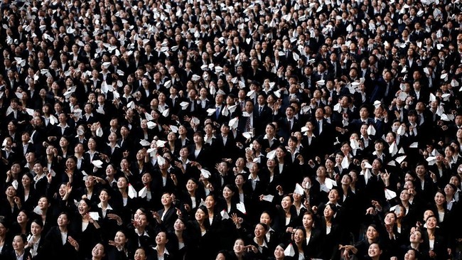 New Phenomenon in Japan: Workaholic Culture 'Rises from the Grave'