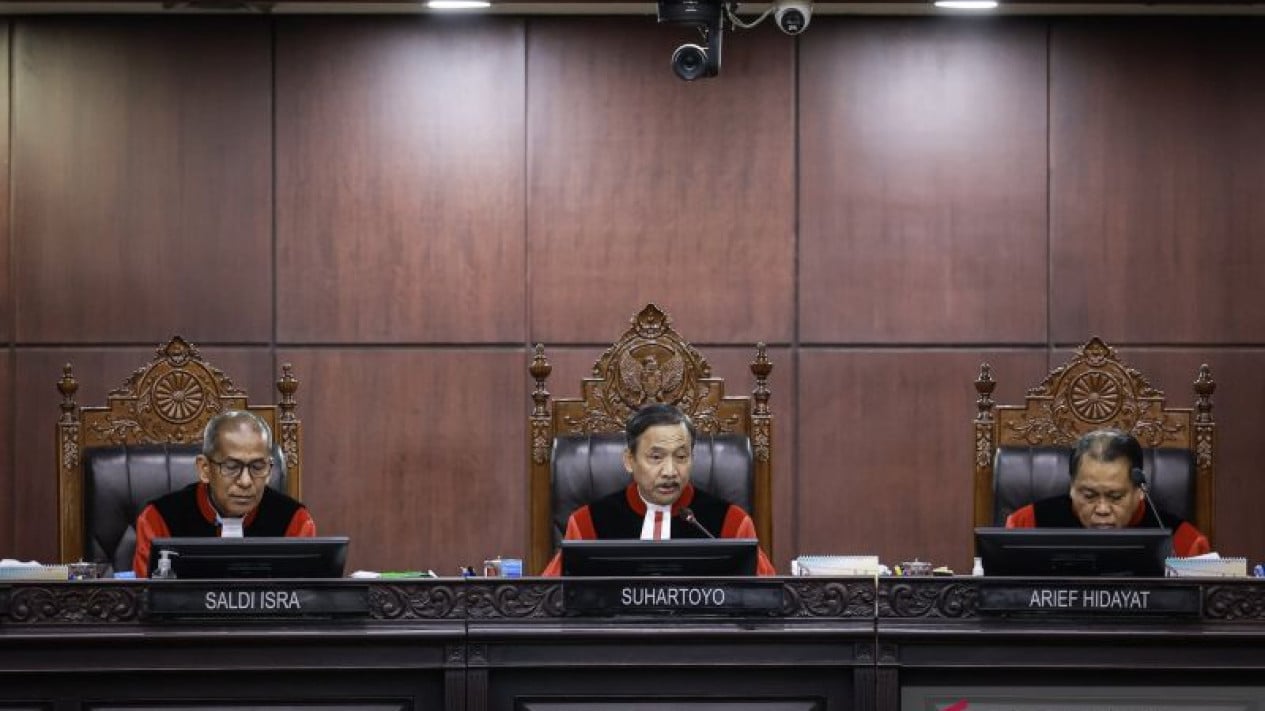 Constitutional Court Questions Reason for Withdrawal of Lawsuit Regarding National Police Chief's Term of Office
