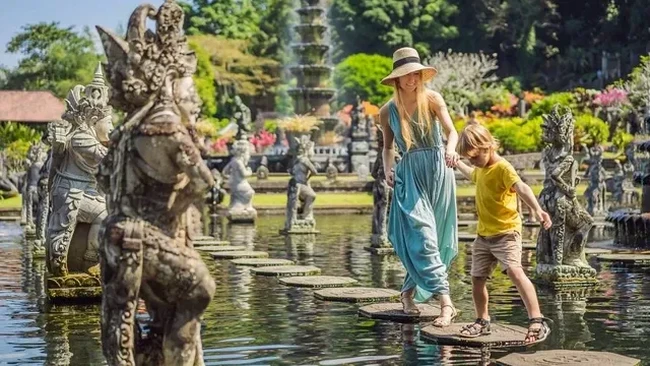 Tourist Visits to Indonesia Hit 7-Year High, Largest Contribution from Malaysia