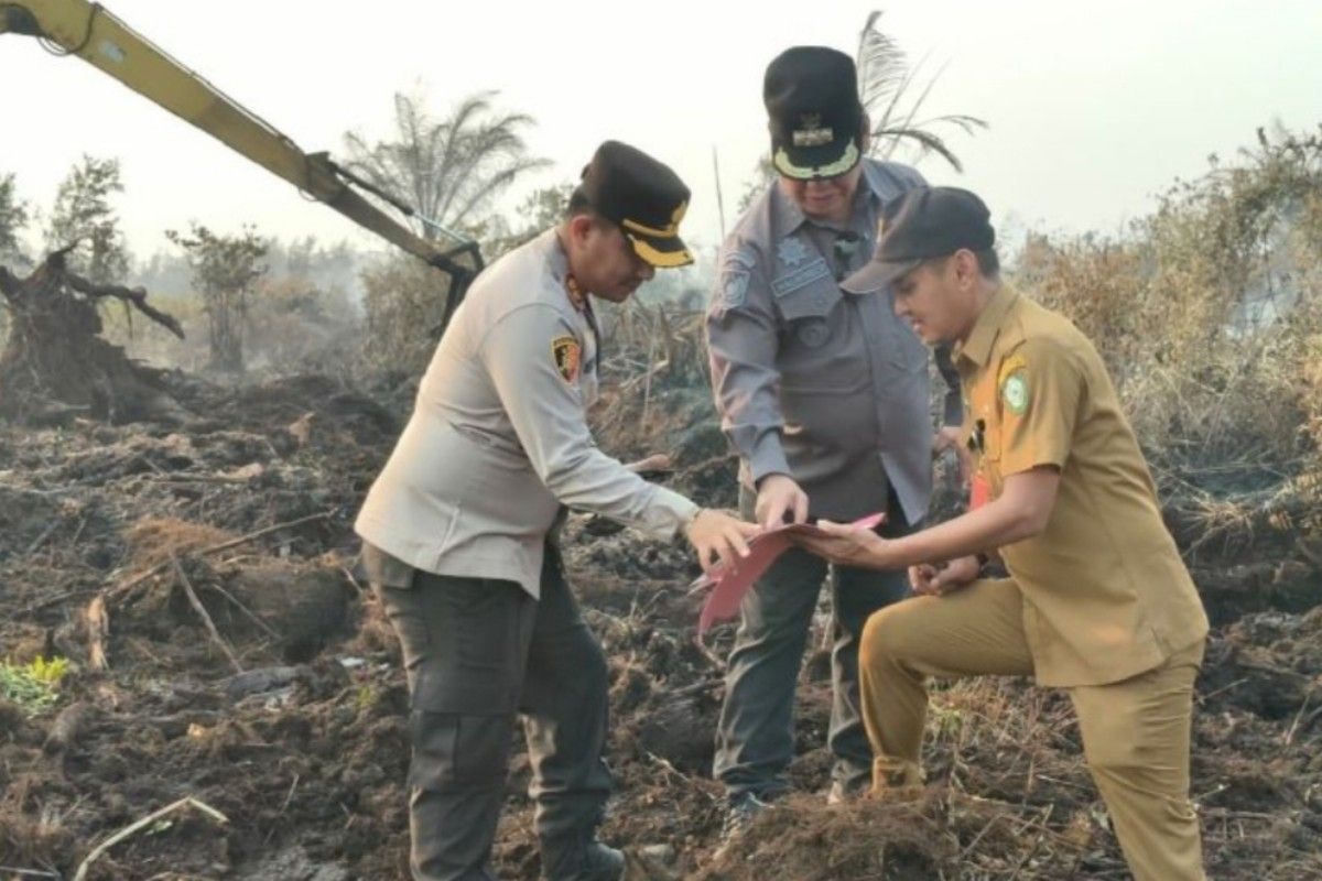 Regent Deploys Two Excavators to Secure Sampit Airport Flight Safety Zone