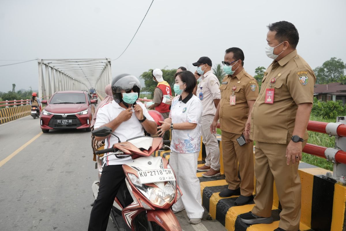 Malinau Health Office Distributes Masks to Protect Public from Haze