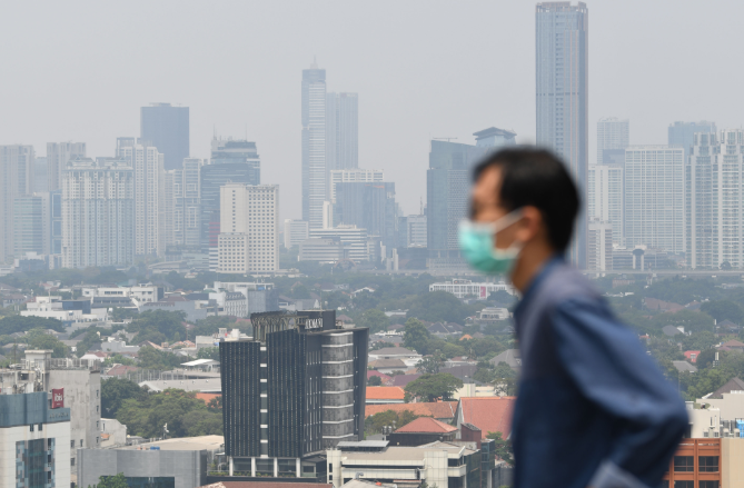 Warning: Exposure to Air Pollution and Vehicle Emissions Increases Lung Cancer Risk