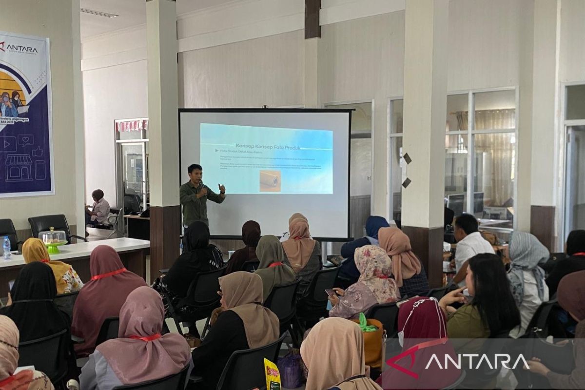 ANTARA holds product photography training for MSME entrepreneurs in Kendari