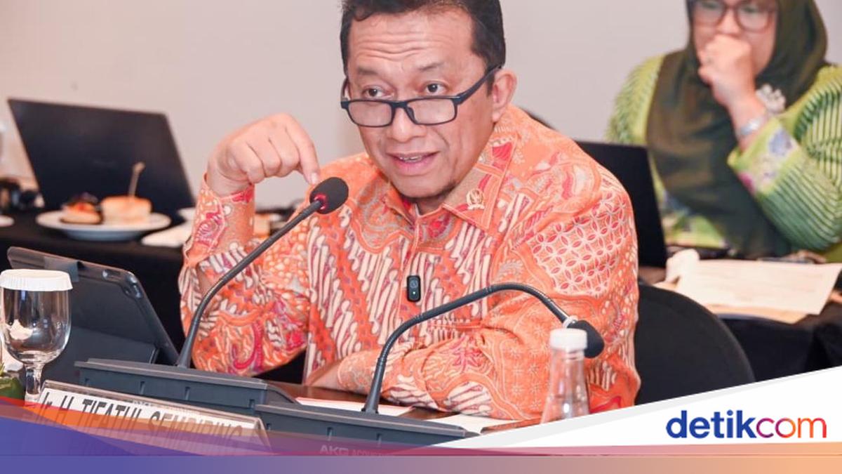 Tifatul Highlights Purchasing Power Anomaly Amid National Economic Growth