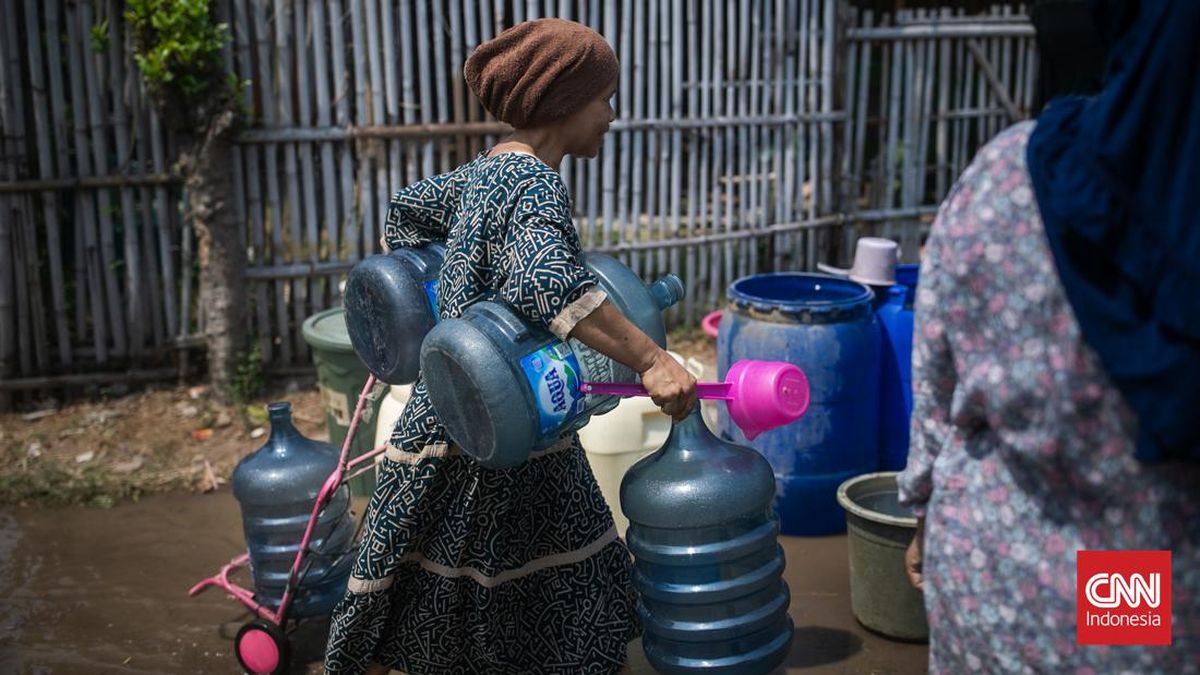 Long Dry Season: Two Sub-districts in Jakarta Experience Drought