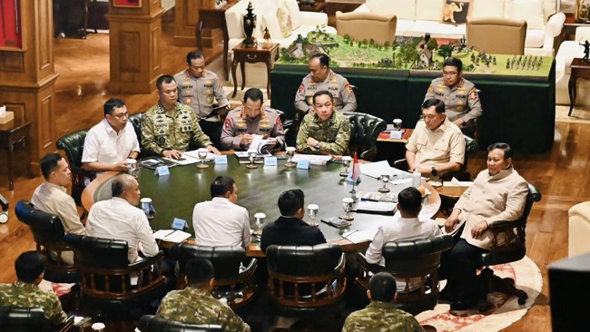 Prabowo Holds Meeting with Sjafrie and National Police Chief in Hambalang: What Was Discussed?