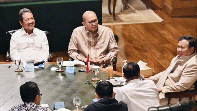 Trenggono and Rosan Report to Prabowo in Hambalang regarding Update on 100 Fishing Villages