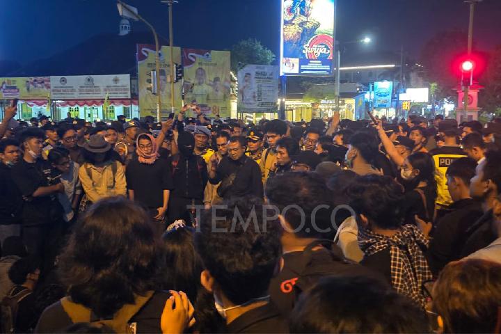 Clashes Break Out at UGM Student Protest, Several Students Injured