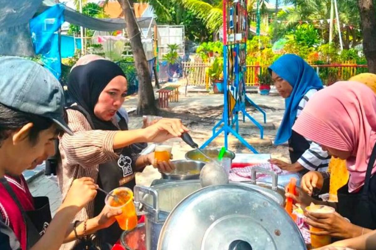 Kepulauan Seribu provides training for micro-enterprises in modern beverage production