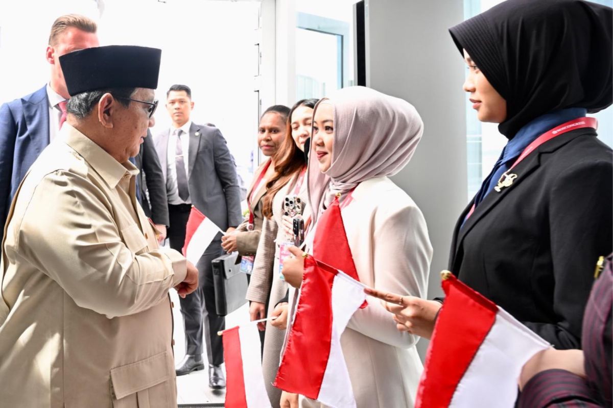 President Prabowo Welcomed by Indonesian Students in Vladivostok