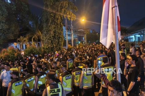 Six Students Injured During Protest at Gramedia Intersection, Yogyakarta