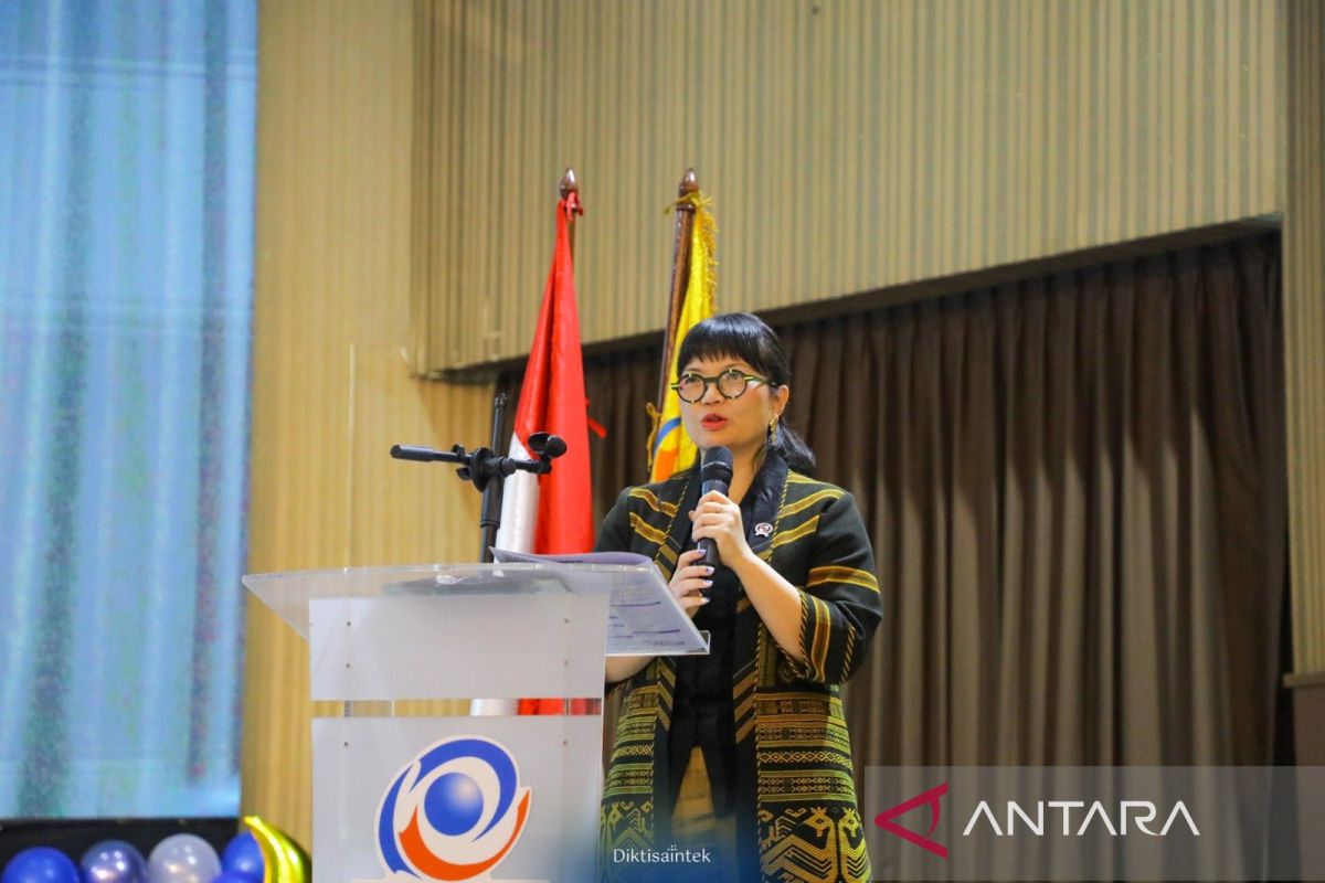 Deputy Minister Stella Urges Students to Build Knowledge in the AI Era