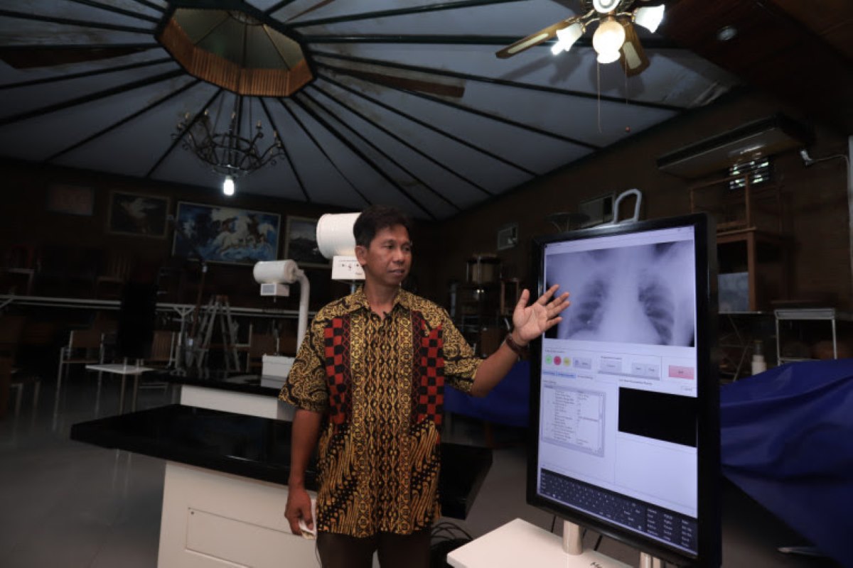 UGM Lecturers Introduce Mobile Screening House and Radiography Services