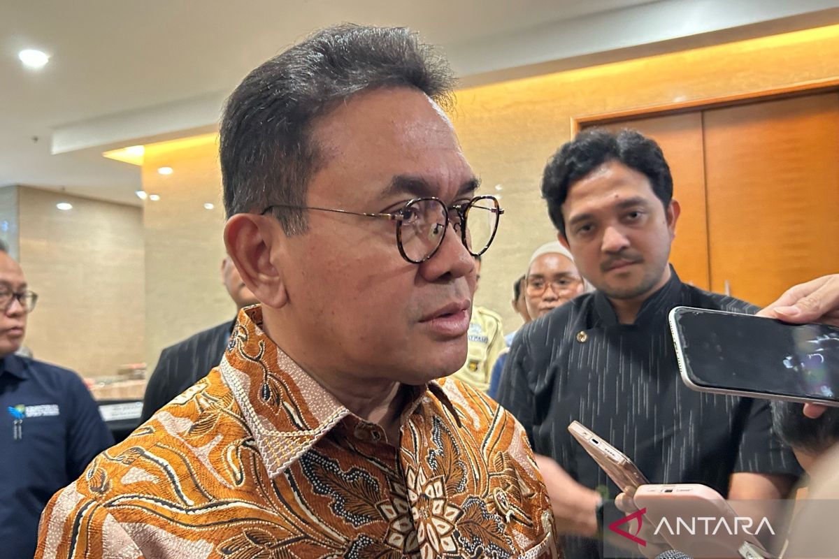 Trade Minister urges Bulog to supply 5kg rice stocks to modern retail