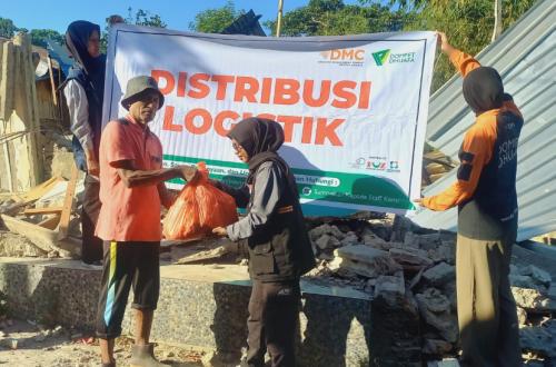 Via Sea Route, Dompet Dhuafa Distributes Food Aid to Earthquake Survivors on Palue Island