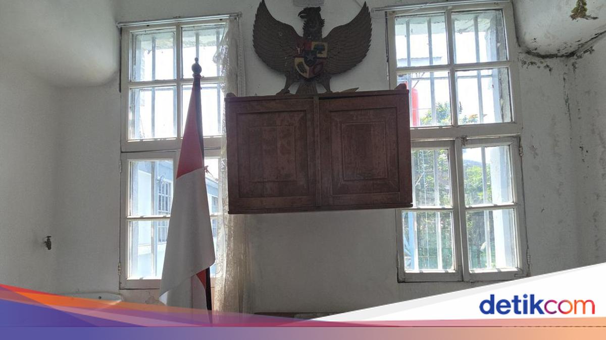 Visiting Bung Karno's Cell at Sukamiskin Prison: A Free Historical Tourist Attraction