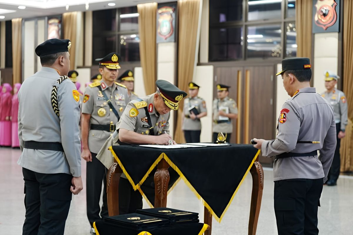 National Police Chief Leads Handover Ceremony for Key Positions