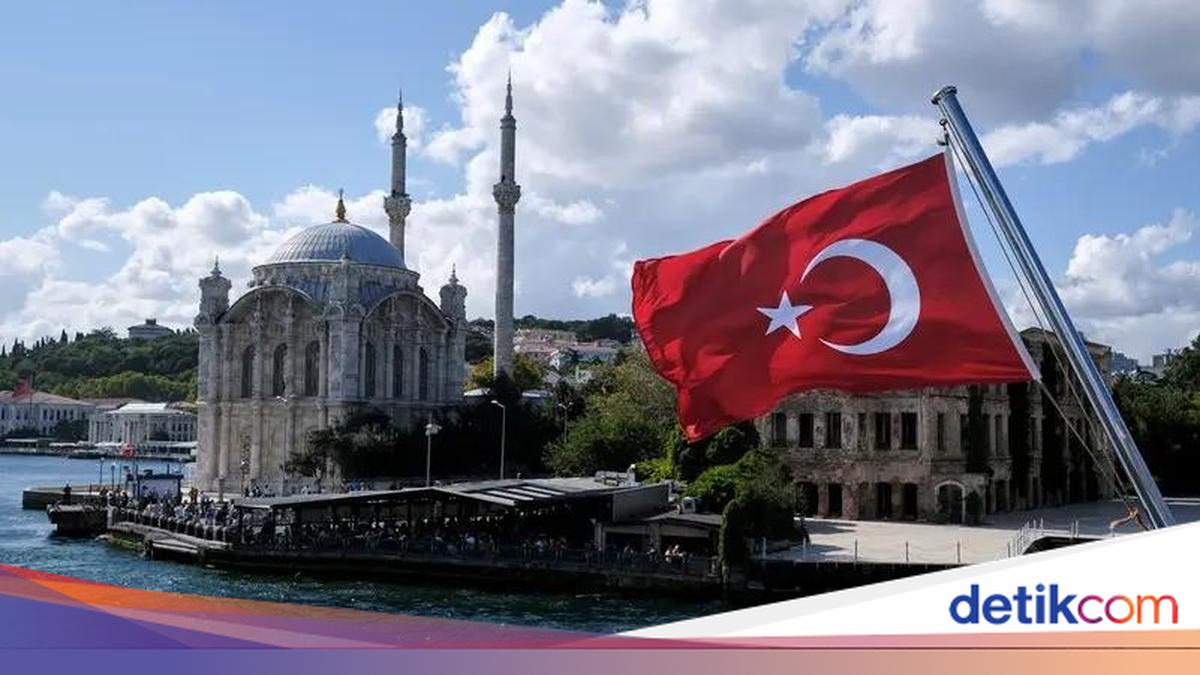 Cargo Ship Sinks Near Istanbul, 10 Crew Members Missing