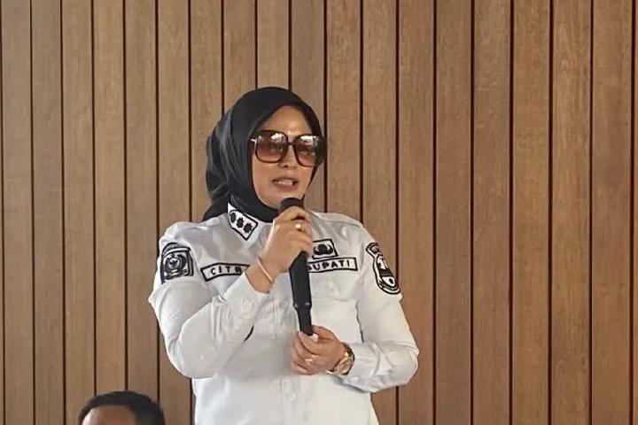 Mengenal Citra Pitriyami, Kakak Penyanyi Cakra Khan yang Menjabat sebagai Bupati Pangandaran
