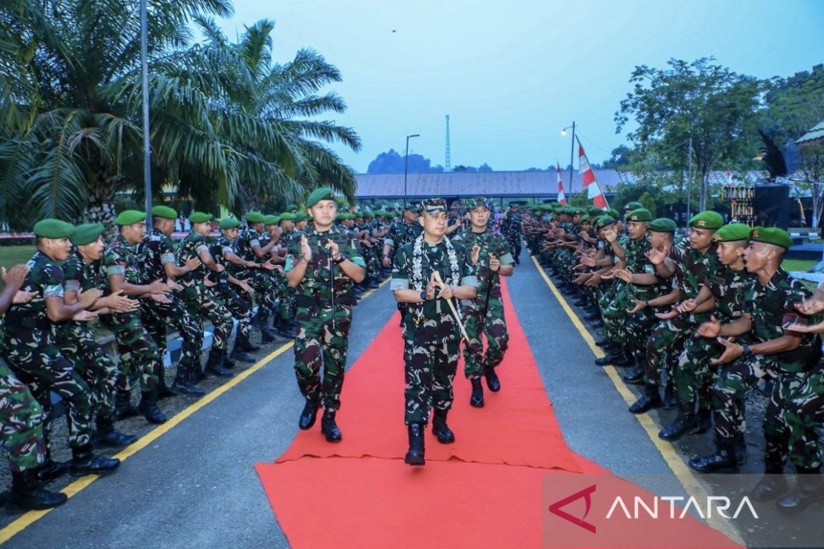 Mulawarman Military Commander Inspects Border Unit Readiness in Malinau