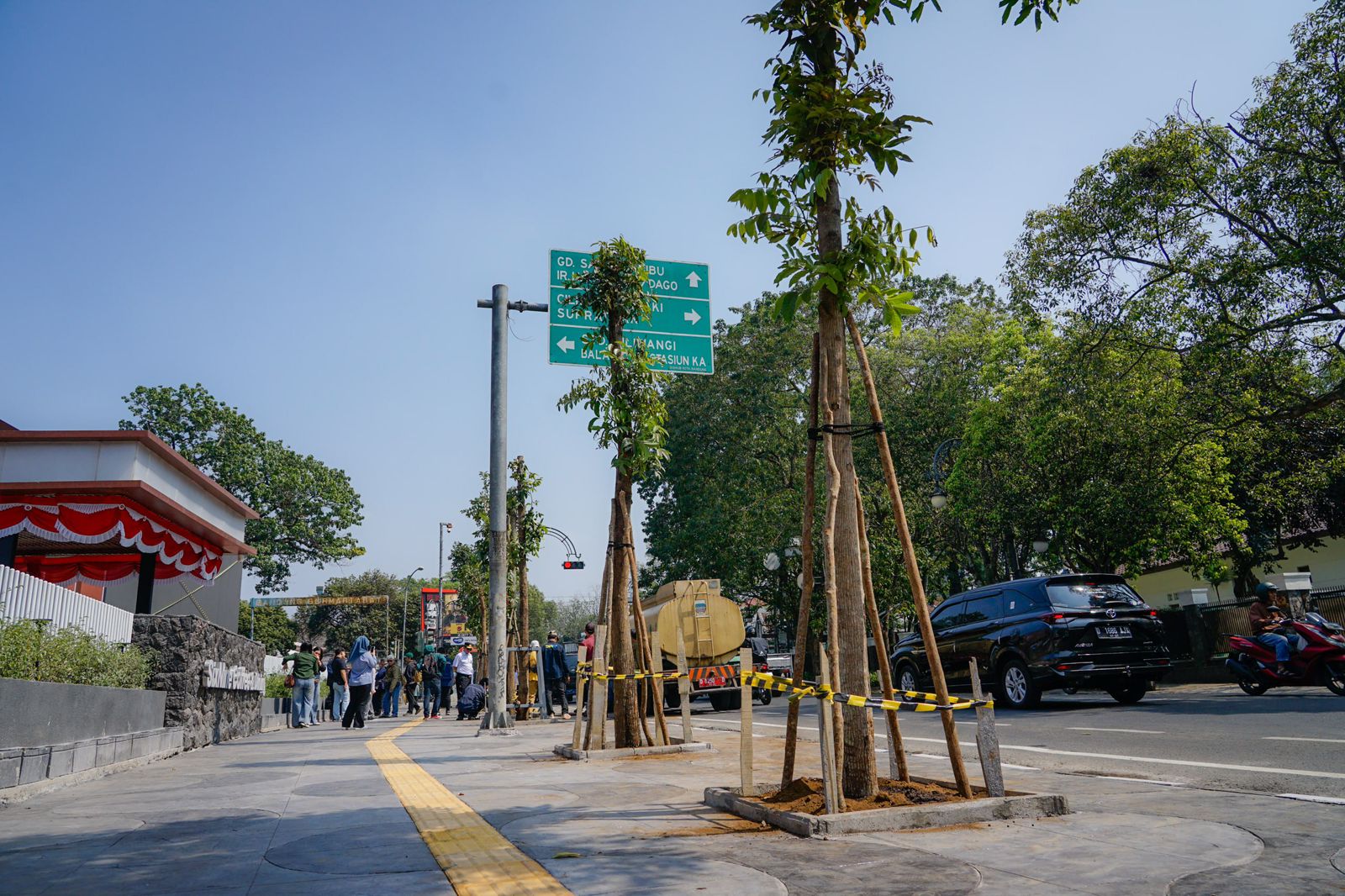 Bandung City Government Rehabilitates Public Space, 10 Mahogany Trees to Green Riau Street