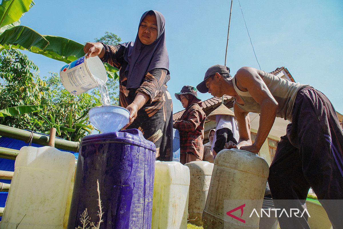 Drought-hit North Penajam Paser receives 62,000 litres of water: BNPB